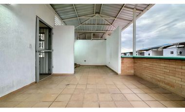 Casa esquinera con terraza en venta | Bosque de Versalles - Palmira