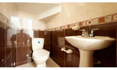 Casa esquinera con terraza en venta | Bosque de Versalles - Palmira