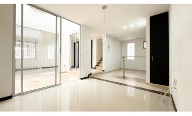 Casa esquinera con terraza en venta | Bosque de Versalles - Palmira