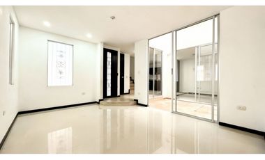 Casa esquinera con terraza en venta | Bosque de Versalles - Palmira