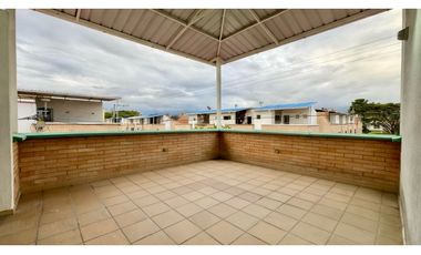 Casa esquinera con terraza en venta | Bosque de Versalles - Palmira