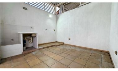 Casa esquinera con terraza en venta | Bosque de Versalles - Palmira