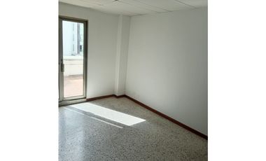 SE ARRIENDA OFICINA CENTRO EMPRESARIAL SURAMERICANA