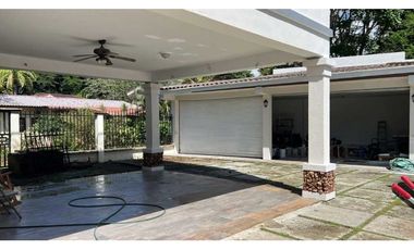 VENTA O ALQUILER CASA EN ALBROOK GRANDE DE 976.96MT CURUNDU CV