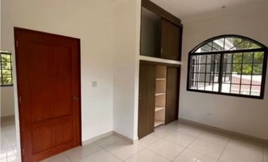 VENTA O ALQUILER CASA EN ALBROOK GRANDE DE 976.96MT CURUNDU CV