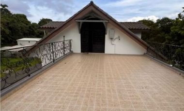 VENTA O ALQUILER CASA EN ALBROOK GRANDE DE 976.96MT CURUNDU CV