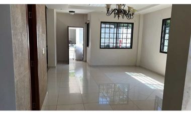 VENTA O ALQUILER CASA EN ALBROOK GRANDE DE 976.96MT CURUNDU CV