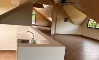 VENTA O ALQUILER CASA EN ALBROOK GRANDE DE 976.96MT CURUNDU CV