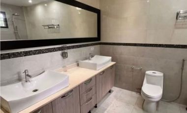 VENTA O ALQUILER CASA EN ALBROOK GRANDE DE 976.96MT CURUNDU CV