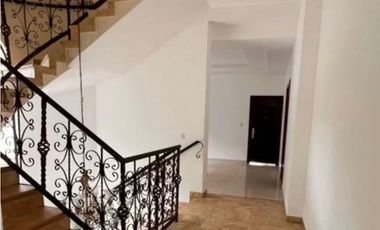 VENTA O ALQUILER CASA EN ALBROOK GRANDE DE 976.96MT CURUNDU CV