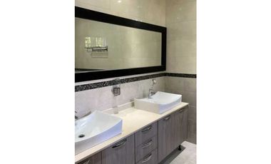 VENTA O ALQUILER CASA EN ALBROOK GRANDE DE 976.96MT CURUNDU CV