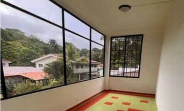 VENTA O ALQUILER CASA EN ALBROOK GRANDE DE 976.96MT CURUNDU CV
