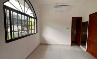 VENTA O ALQUILER CASA EN ALBROOK GRANDE DE 976.96MT CURUNDU CV