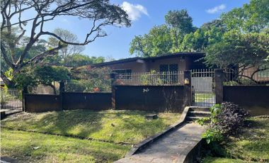 Casa en Residencial cerrado Las Cumbres # 2198 cvd