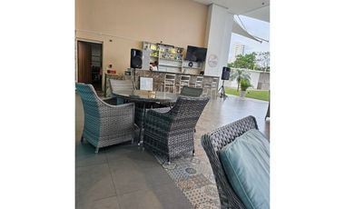 Venta de Apartamento Amoblado en Playa Gorgona, PH Royal Palm