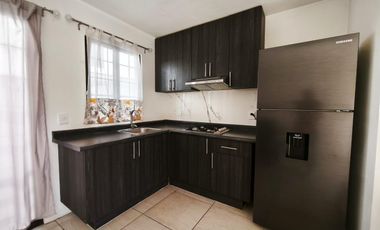 Casa en renta 3 recamarás Fraccionamiento Villa Universidad a 2 min de la UG