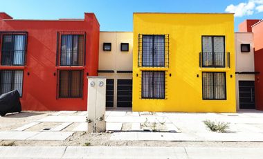 Casa en renta 3 recamarás Fraccionamiento Villa Universidad a 2 min de la UG