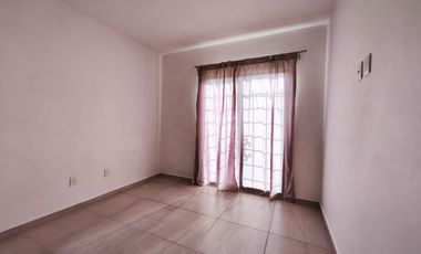 Casa en renta 3 recamarás Fraccionamiento Villa Universidad a 2 min de la UG