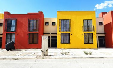 Casa en renta 3 recamarás Fraccionamiento Villa Universidad a 2 min de la UG