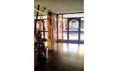 ** 1 ambiente divisible.  Amoblado. Impecable. Z/ Plaza Colón