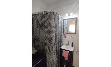 ** 1 ambiente divisible.  Amoblado. Impecable. Z/ Plaza Colón