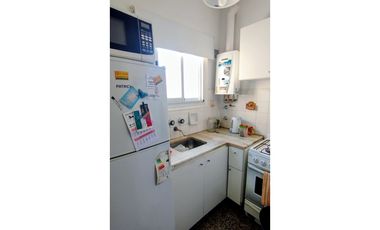 ** 1 ambiente divisible.  Amoblado. Impecable. Z/ Plaza Colón