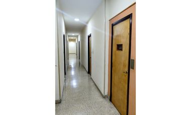 ** 1 ambiente divisible.  Amoblado. Impecable. Z/ Plaza Colón