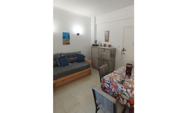 ** 1 ambiente divisible.  Amoblado. Impecable. Z/ Plaza Colón