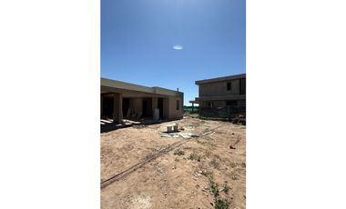 INKASA INMOBILIARIA - VENDE CASA EN BARRIO PRIVADO ALMA GARDENIA