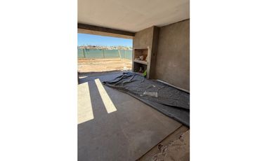 INKASA INMOBILIARIA - VENDE CASA EN BARRIO PRIVADO ALMA GARDENIA