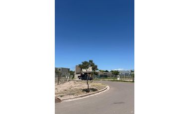 INKASA INMOBILIARIA - VENDE CASA EN BARRIO PRIVADO ALMA GARDENIA