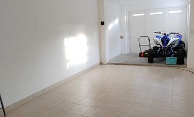 Casa en alquiler c/ cochera doble  en  Barrio Constitución