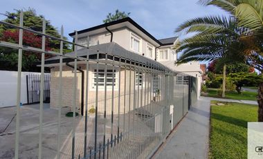 Casa en alquiler c/ cochera doble  en  Barrio Constitución