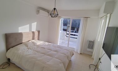 Casa en alquiler c/ cochera doble  en  Barrio Constitución