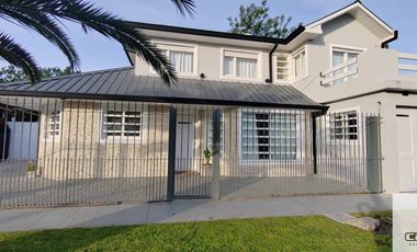 Casa en alquiler c/ cochera doble  en  Barrio Constitución