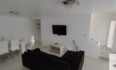 Casa en alquiler c/ cochera doble  en  Barrio Constitución