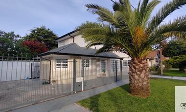 Casa en alquiler c/ cochera doble  en  Barrio Constitución