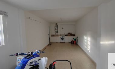 Casa en alquiler c/ cochera doble  en  Barrio Constitución