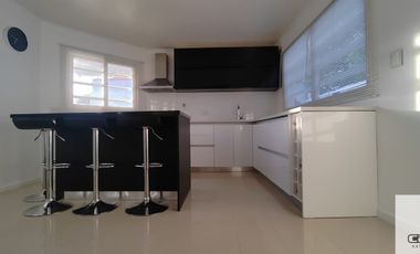 Casa en alquiler c/ cochera doble  en  Barrio Constitución