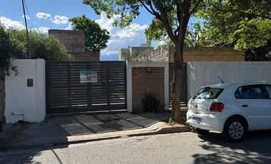 Casa en venta c/ cochera en La Chacarita