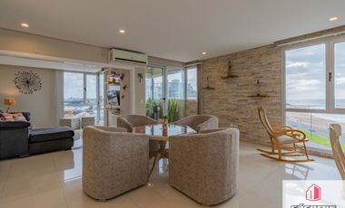 Departamento en venta de 2 dormitorios c/ cochera en Parque Luro