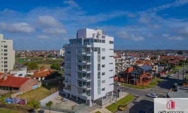 Departamento en venta de 2 dormitorios c/ cochera en Parque Luro