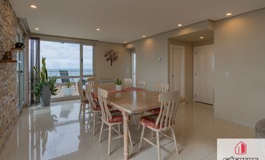 Departamento en venta de 2 dormitorios c/ cochera en Parque Luro