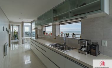 Departamento en venta de 2 dormitorios c/ cochera en Parque Luro