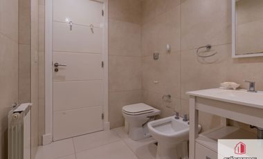 Departamento en venta de 2 dormitorios c/ cochera en Parque Luro