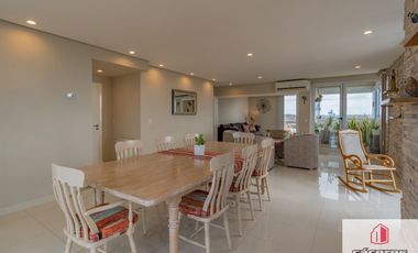 Departamento en venta de 2 dormitorios c/ cochera en Parque Luro