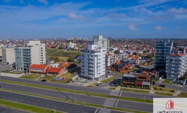 Departamento en venta de 2 dormitorios c/ cochera en Parque Luro