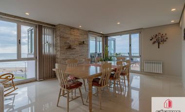 Departamento en venta de 2 dormitorios c/ cochera en Parque Luro