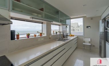 Departamento en venta de 2 dormitorios c/ cochera en Parque Luro