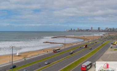 Departamento en venta de 2 dormitorios c/ cochera en Parque Luro